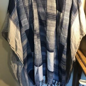 AEO shawl in great condition